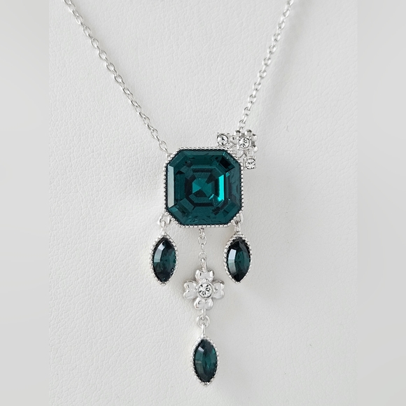 Official Swarovski Crystal Green Emerald Necklace, 925 Sterling Silver - Picture 4 of 5